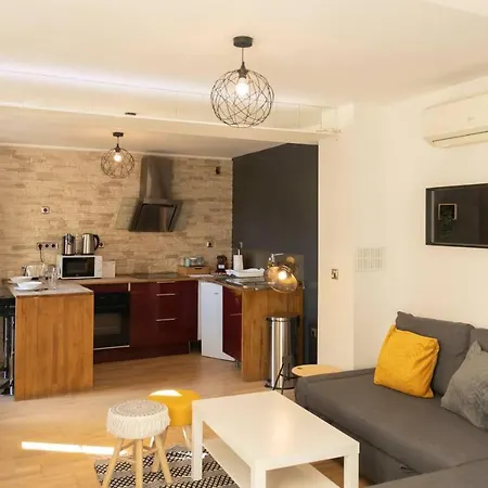 Magnifique Triplex Avec Sauna Plein Centre *