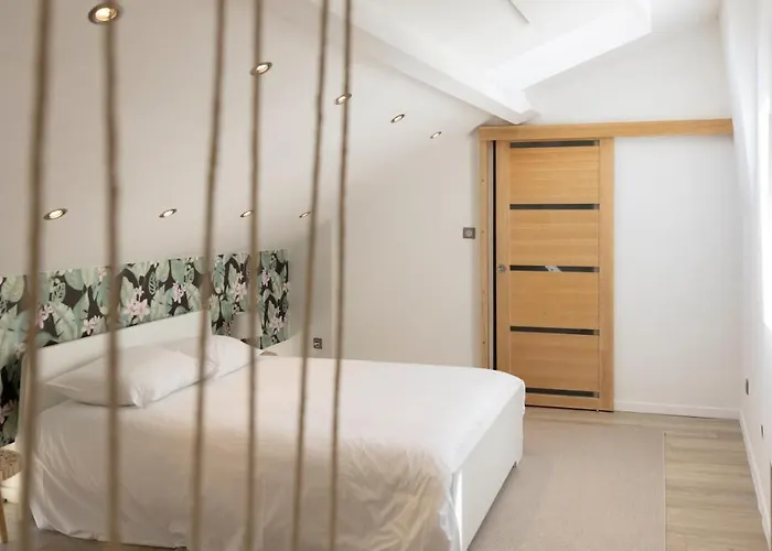 Magnifique Triplex Avec Sauna Plein Centre *